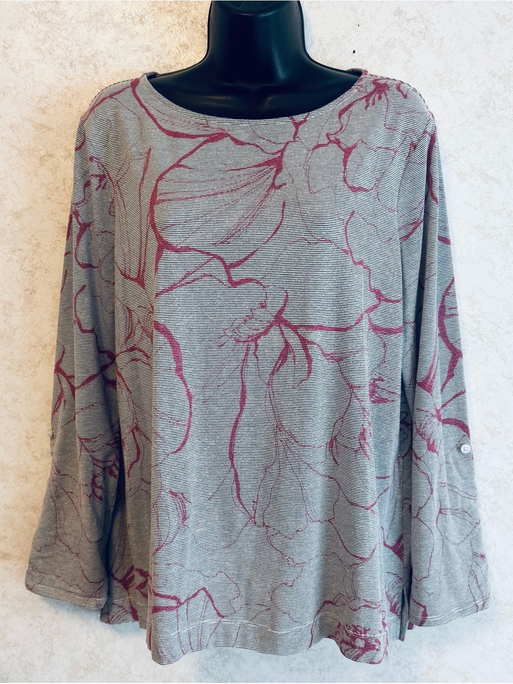 Chico’s Women's Top Size 2 US Large Gray Strip Red Floral Tab Sleeves Pull Over